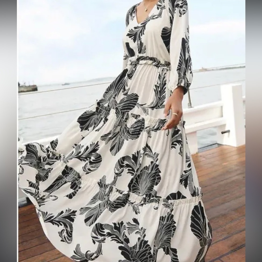 Express Black White Floral Maxi Dress Size Small